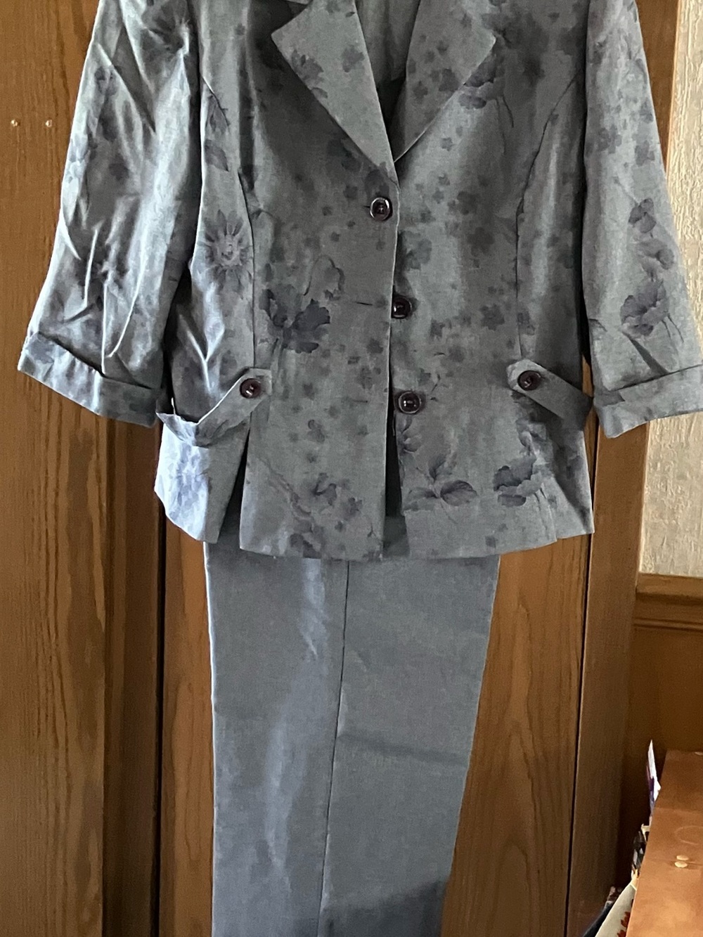 Perceptions Women's Two-Piece Floral Jacquard Pantsuit in Slate Blue
